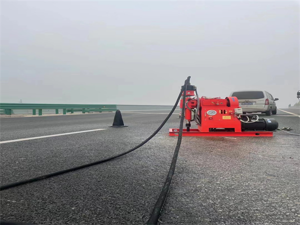 钦北马路路基路面开裂下沉注浆加固灌浆